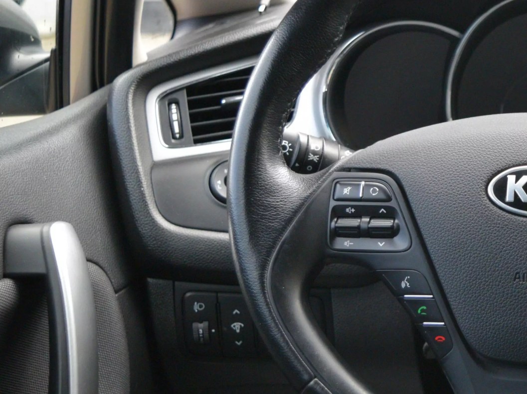 Kia Ceed Luxe 1.6 АКПП, 2015, 78 421 км фото 10